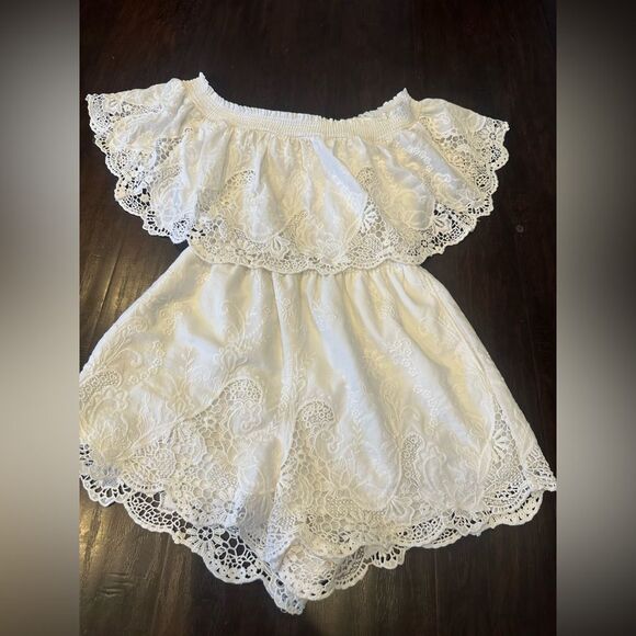Abercrombie and Fitch White Lace Eyelet Embroidered Romper Size Medium - Picture 2 of 12